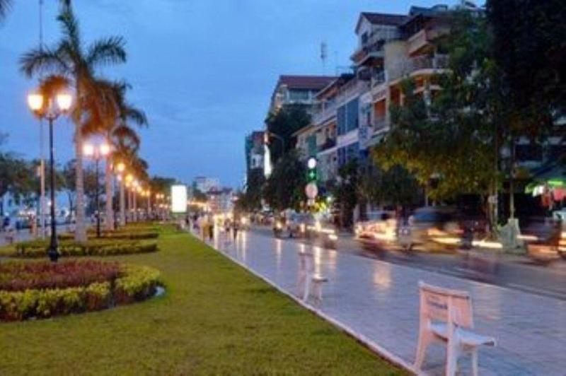 Monsoon Riverside Hotel Phnom Penh Exterior foto